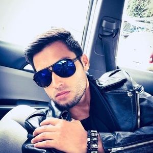 Meet your Posher, Tomas